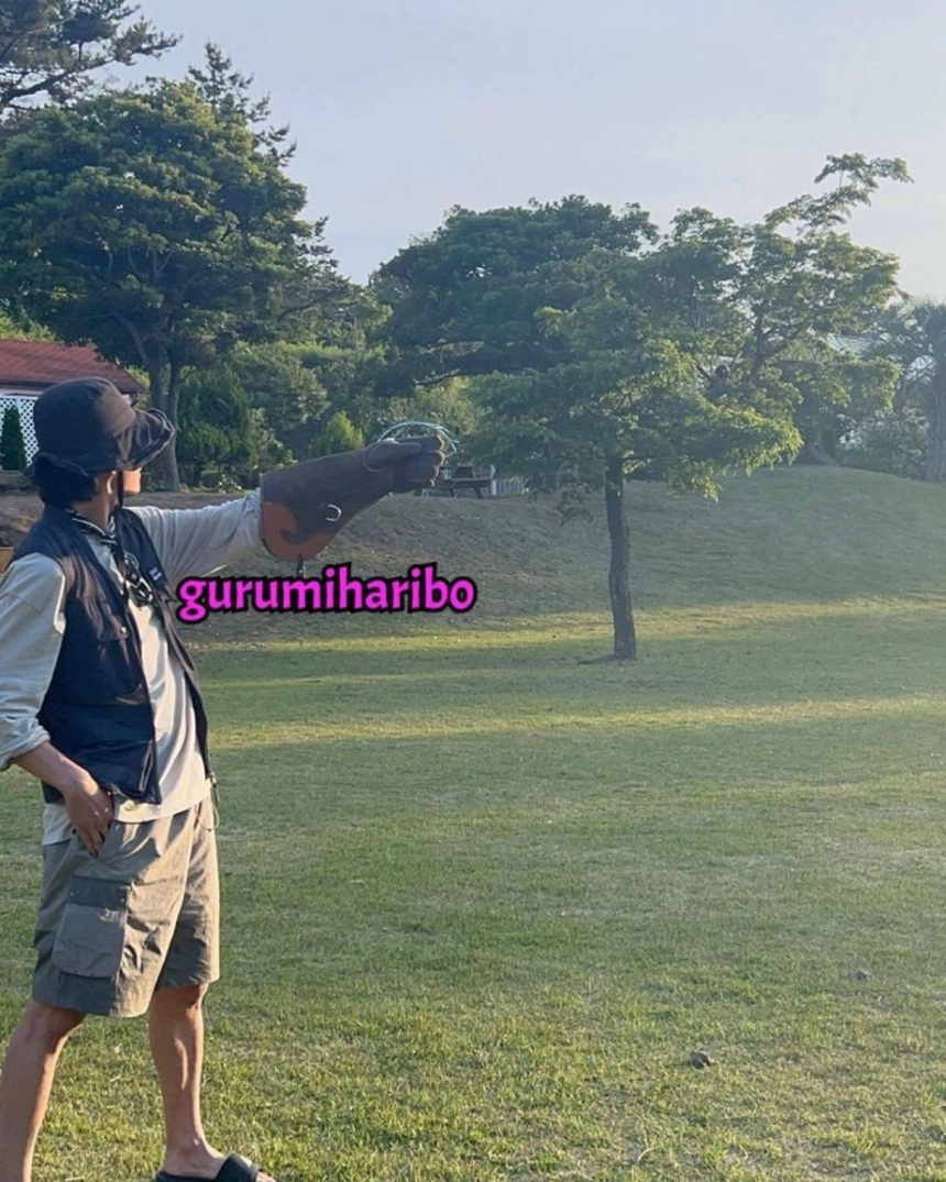 Hé lộ người chụp ảnh cho Jennie Blackpink và V BTS ở Jeju - Ảnh 5.