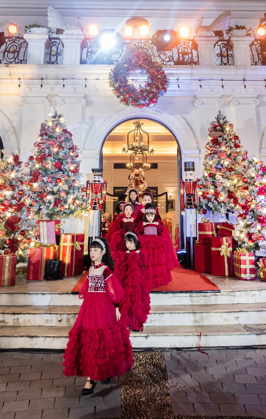 Đêm diễn "cổ tích" của thương hiệu thiết kế váy công chúa Ó Princess - Ảnh 2.