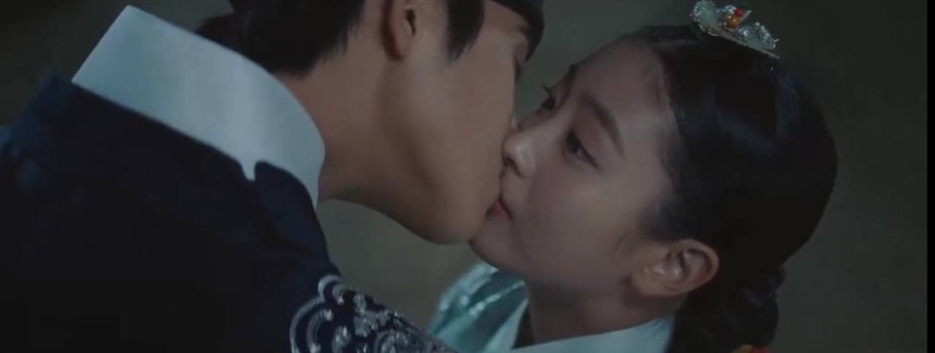 Việt Nam bất ngờ xuất hiện trong tập cuối 'Dưới bóng trung điện', rating - Ảnh 7.