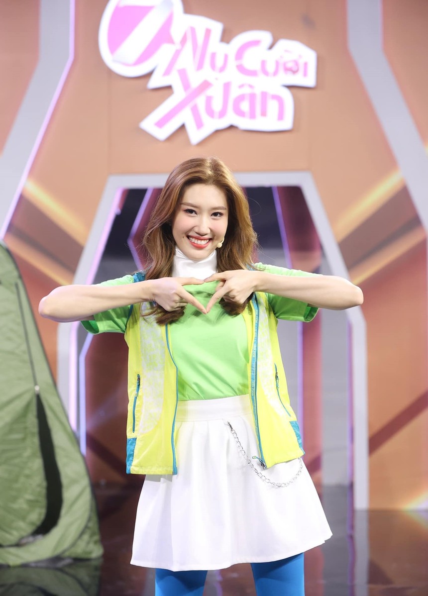 Thúy Ngân 'Gạo nếp gạo tẻ' phải dừng nhiều lịch trình vì bị thương nghiêm trọng ở cổ - Ảnh 1.