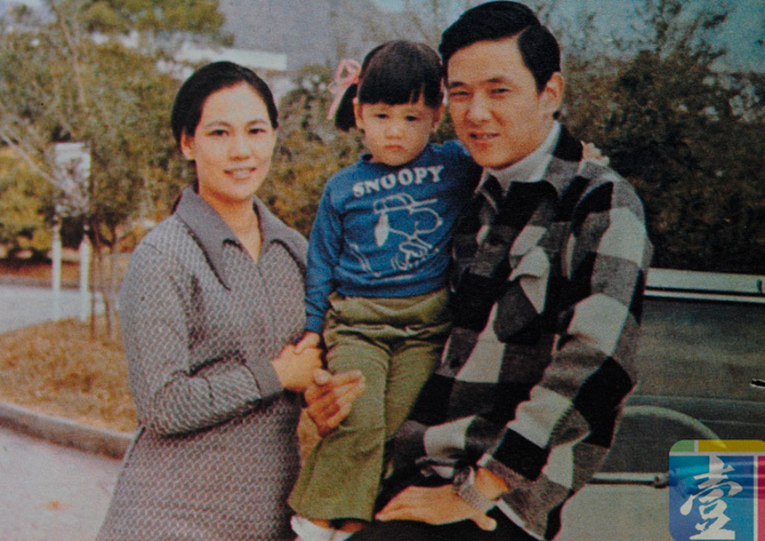 Bi kịch của siêu sao phòng vé sở hữu cát xê cao nhất làng phim: Tụt dốc vì đầu tư thua lỗ, từng gây tranh cãi khi yêu người kém 40 tuổi - Ảnh 3.