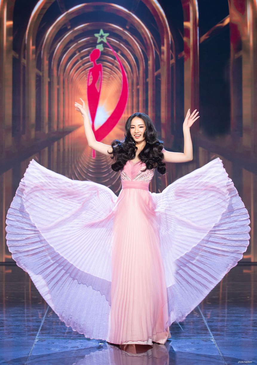 Nữ sinh 19 tuổi đăng quang Nét đẹp Thiếu nữ Việt 2022 - Ảnh 3.