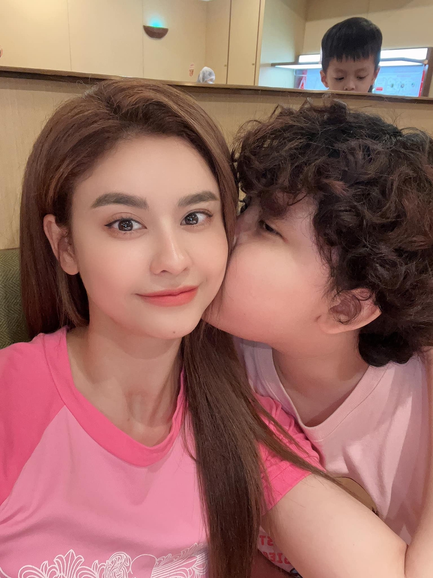 Cặp đôi Vbiz ly hôn nhưng sống chung nhà và từng rộ nghi vấn tái hợp giờ ra sao?  - Ảnh 5.