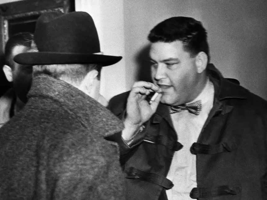 Kẻ lừa đảo nổi tiếng nhất mọi thời đại: cân hết tất cả các thân phận từ bác sĩ đến giảng viên đại học - Ảnh 3. Kẻ lừa đảo nổi tiếng nhất mọi thời đại: cân hết tất cả các thân phận từ bác sĩ đến giảng viên đại học - Ảnh 3.