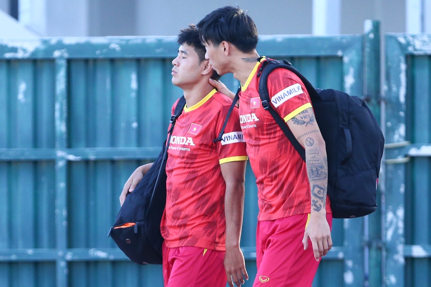 Bùi Tiến Dũng trở lại, ĐT Việt Nam đầy đủ lực lượng tập huấn - Ảnh 4.