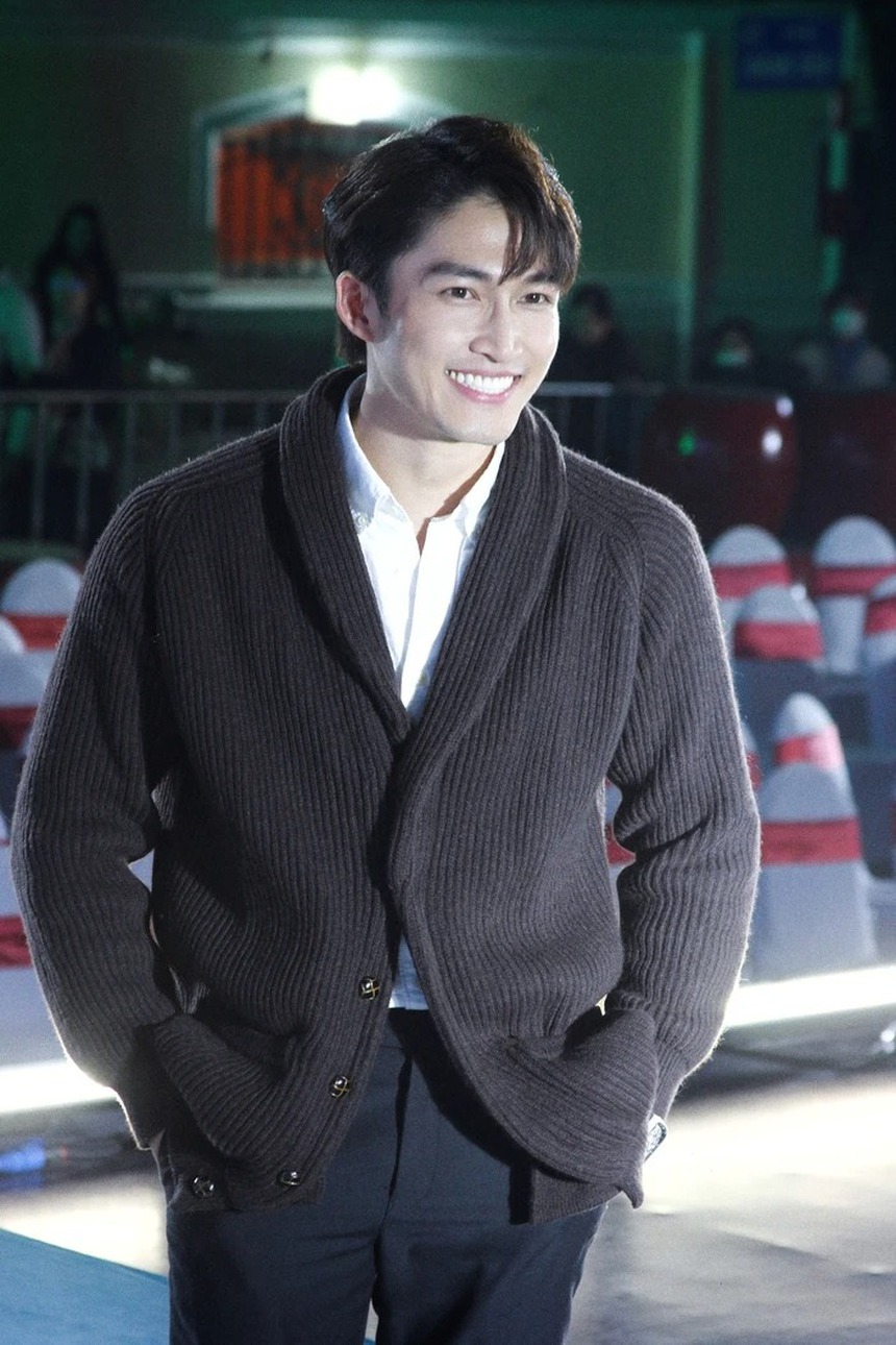 Đình Tú hé lộ quan hệ với Huyền Lizzie, Hồ Văn Cường lễ phép, Phan Hiển rã rời vì thiệp cưới - Ảnh 2. Đình Tú hé lộ quan hệ với Huyền Lizzie, Hồ Văn Cường lễ phép, Phan Hiển rã rời vì thiệp cưới - Ảnh 2.