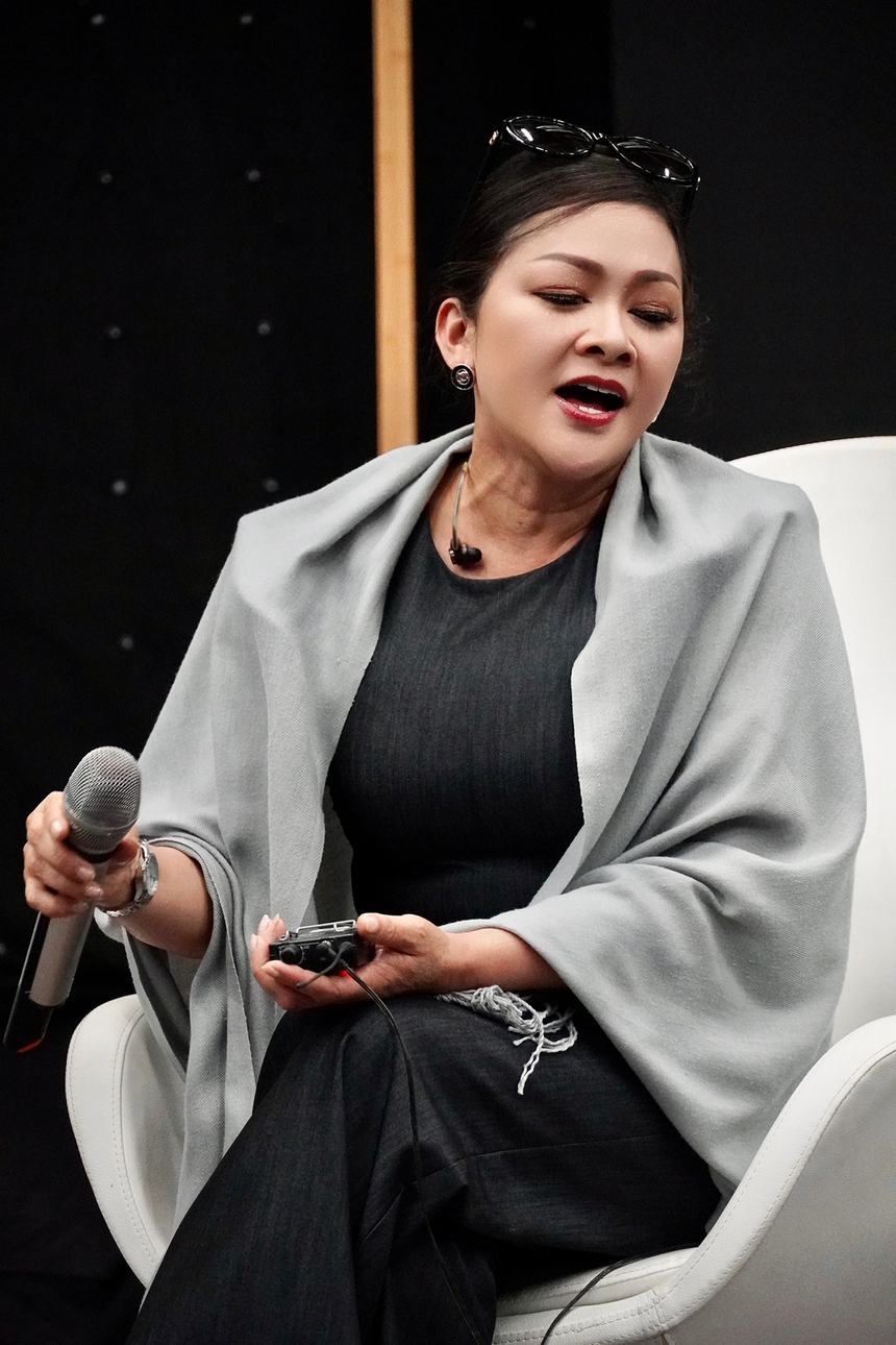 Ông xã điển trai âm thầm ủng hộ Jang Mi hát cùng thần tượng Như Quỳnh - Ảnh 5. Ông xã điển trai âm thầm ủng hộ Jang Mi hát cùng thần tượng Như Quỳnh - Ảnh 5.