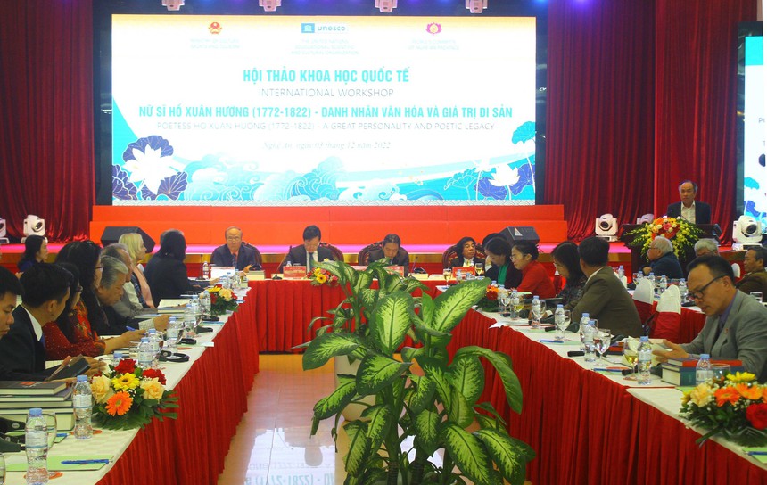 Hội thảo khoa học quốc tế "Nữ sĩ Hồ Xuân Hương…": Hồ Xuân Hương trong nhà trường - Ảnh 5. Hội thảo khoa học quốc tế "Nữ sĩ Hồ Xuân Hương…": Hồ Xuân Hương trong nhà trường - Ảnh 5.