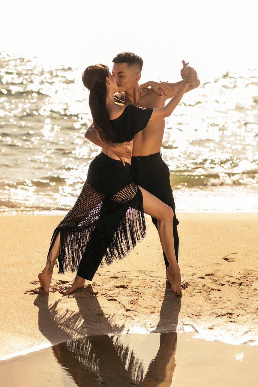 Đám cưới ‘khủng’, Phan Hiển gửi thiệp cưới 2 tuần chưa xong - Ảnh 2.