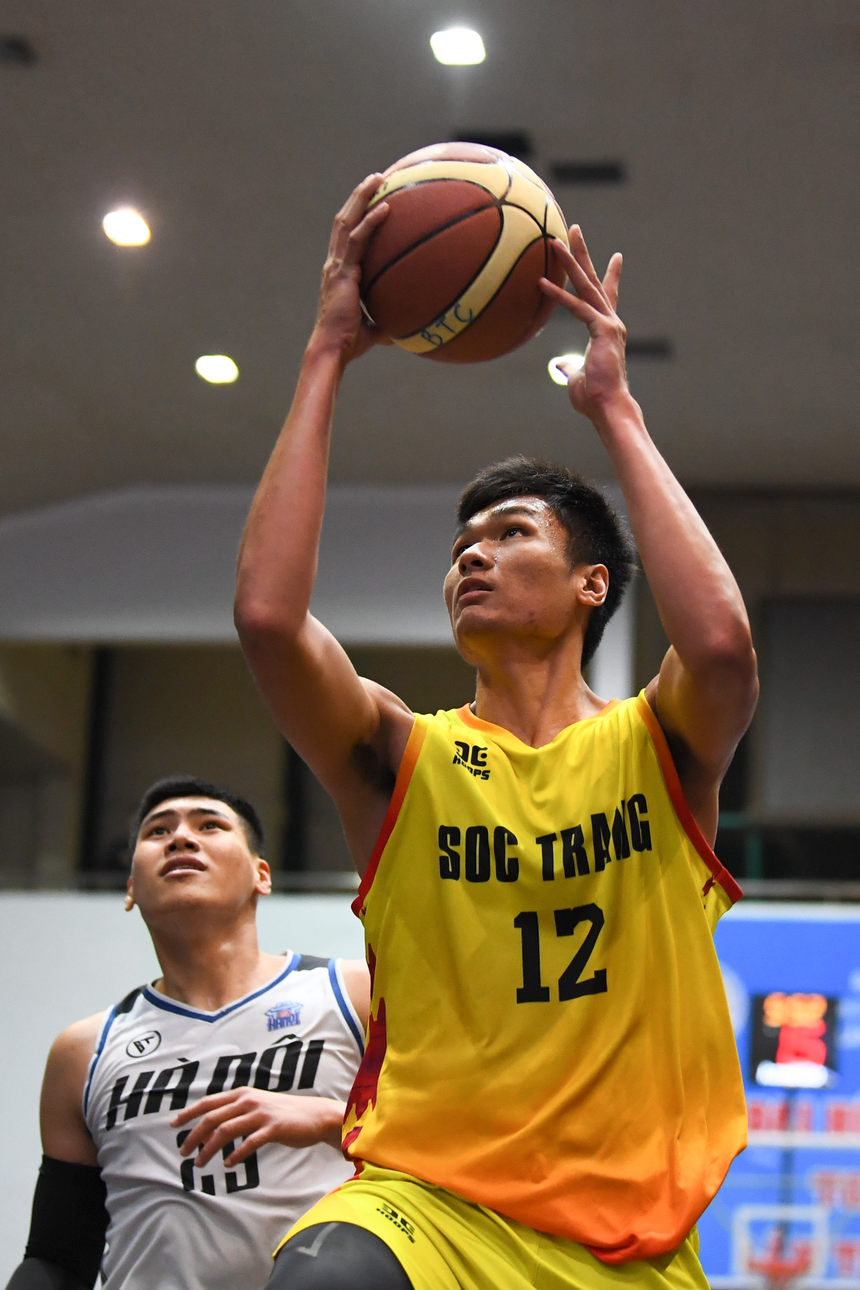 Nguyễn Huỳnh Phú Vinh và Võ Kim Bản, hai "bảo vật" của bóng rổ Sóc Trăng - Ảnh 2.