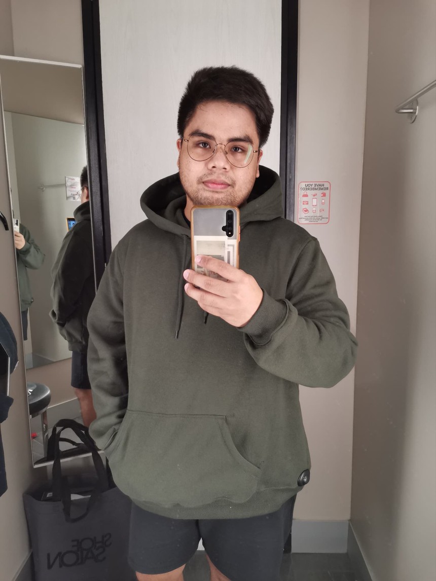 Nỗi niềm 'trai lùn' khi hẹn hò: Giàu nghiêng ngả hoặc chấp nhận bỏ cuộc cho sớm chợ? - Ảnh 2. Nỗi niềm 'trai lùn' khi hẹn hò: Giàu nghiêng ngả hoặc chấp nhận bỏ cuộc cho sớm chợ? - Ảnh 2.