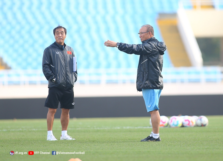 Tin nóng AFF Cup ngày 7/12: HLV Park Hang Seo trở lại đội tuyển Việt Nam - Ảnh 1. Tin nóng AFF Cup ngày 7/12: HLV Park Hang Seo trở lại đội tuyển Việt Nam - Ảnh 1.