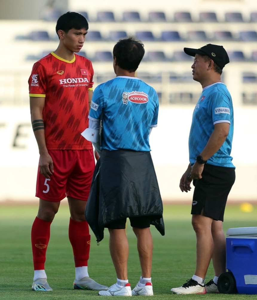 HLV Park Hang Seo lên phương án "khoan bê tông" ở AFF Cup 2022 - Ảnh 1. HLV Park Hang Seo lên phương án "khoan bê tông" ở AFF Cup 2022 - Ảnh 1.