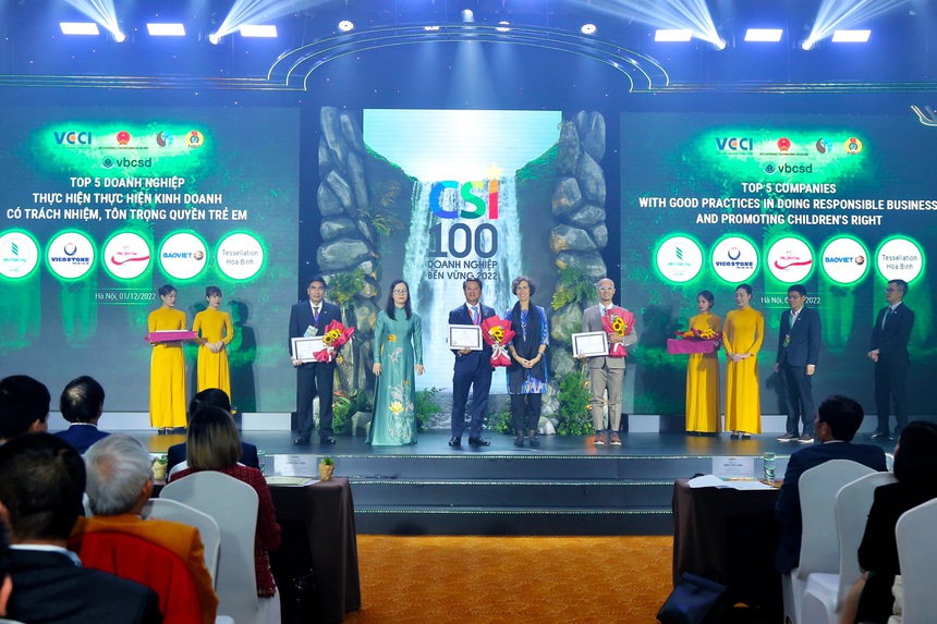 Doanh nghiệp bảo hiểm duy nhất nhận 2 giải thưởng phát triển bền vững - Ảnh 1. Doanh nghiệp bảo hiểm duy nhất nhận 2 giải thưởng phát triển bền vững - Ảnh 1.