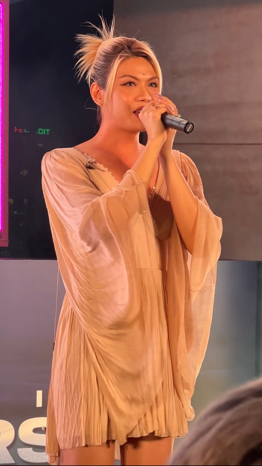 Luna Đào xinh đẹp đầy nữ tính, tlinh trình diễn bốc lửa khiến mọi người 'ú oà' - Ảnh 2.