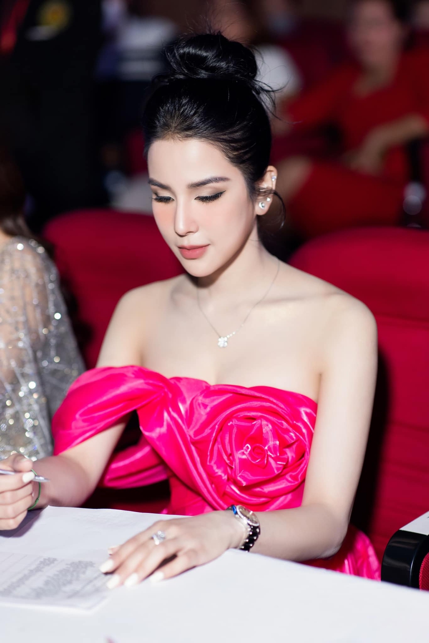 Diệp Lâm Anh sau khi mất quyền nuôi con trai: Lao vào dọn dẹp nhà, biết ơn vì điều này  - Ảnh 4.