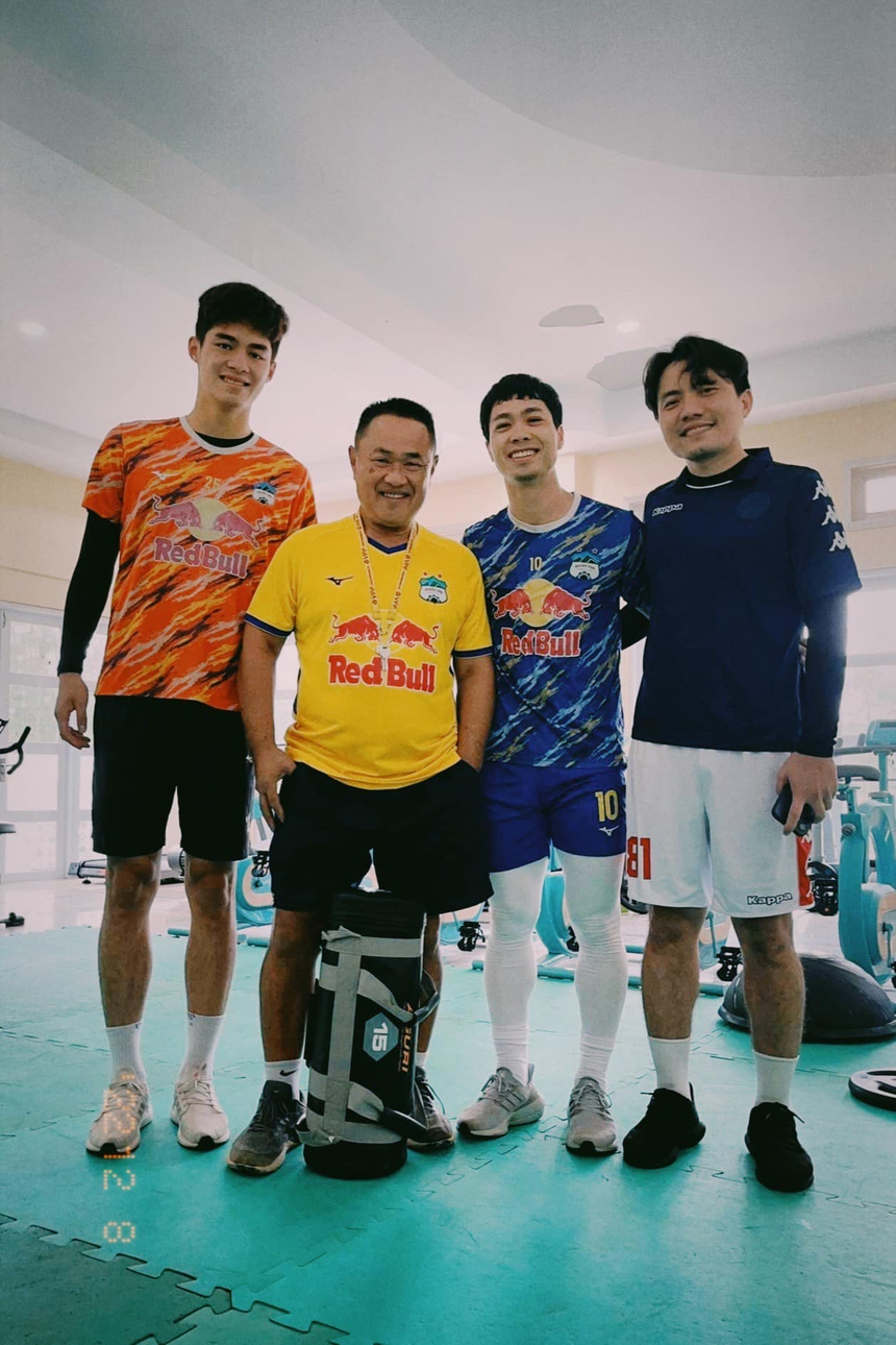 Bóng đá Việt Nam tối ngày 8/12: Văn Toàn có thể sang Hàn Quốc chơi bóng, Công Phượng cảm ơn chuyên gia - Ảnh 2. Bóng đá Việt Nam tối ngày 8/12: Văn Toàn có thể sang Hàn Quốc chơi bóng, Công Phượng cảm ơn chuyên gia - Ảnh 2.