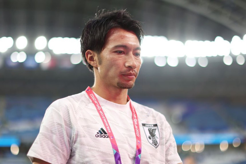Bà xã người mẫu gửi lời động viên tiền vệ Gaku Shibasaki sau kỳ World Cup đáng nhớ - Ảnh 2.