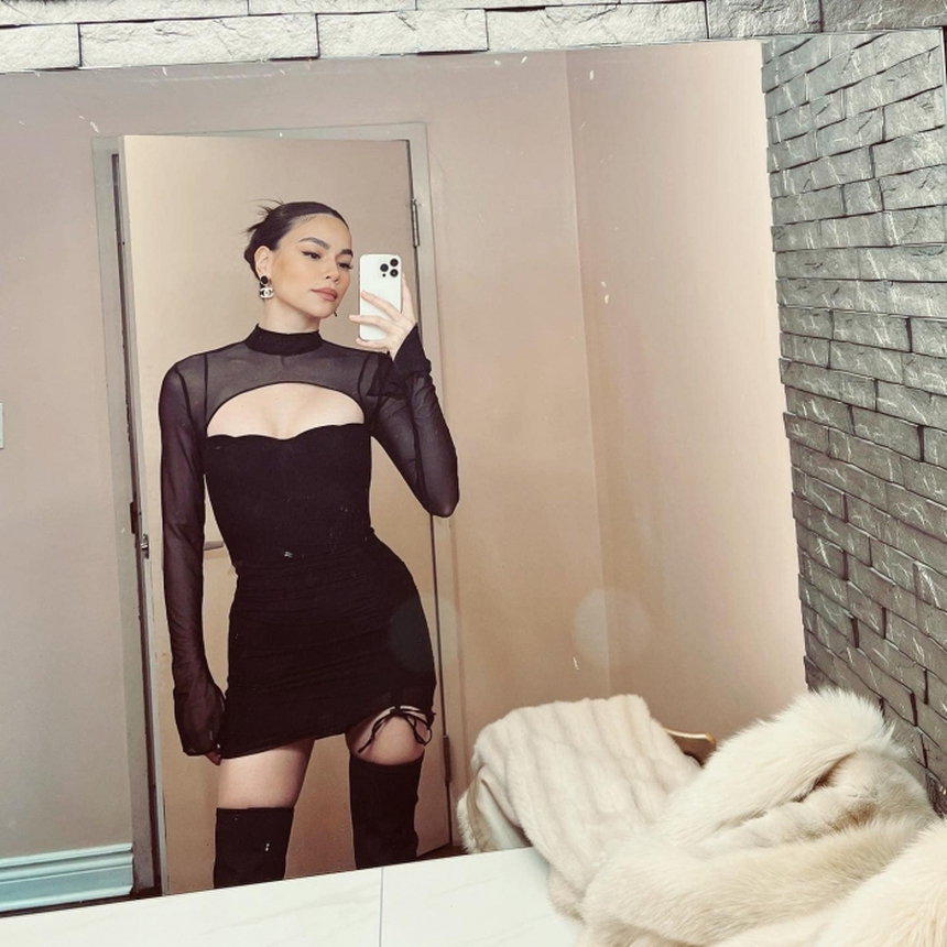 Gia đình nhảy diệu Giáng sinh tưng bừng mừng Hồ Ngọc Hà về  - Ảnh 1.