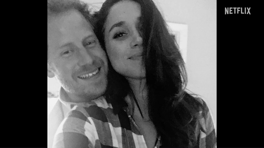 Vợ chồng vương tử Harry bị nghi "diễn sâu" ở phim riêng, loạt ảnh thân mật cũng là dàn dựng - Ảnh 6.