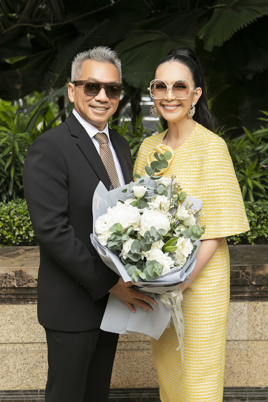 Diễn viên điện ảnh Diễm My được mừng sinh nhật tuổi 60 bất ngờ - Ảnh 2.