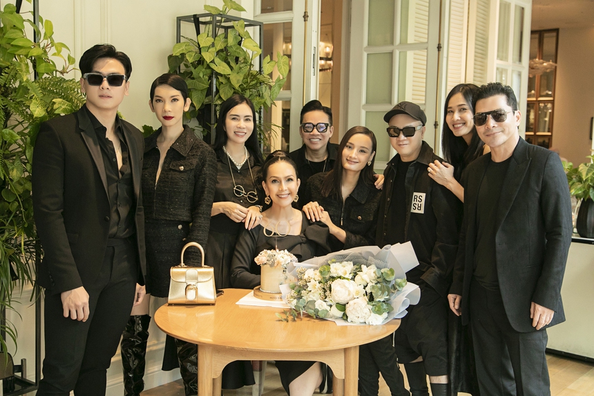 Diễn viên điện ảnh Diễm My được mừng sinh nhật tuổi 60 bất ngờ - Ảnh 4.