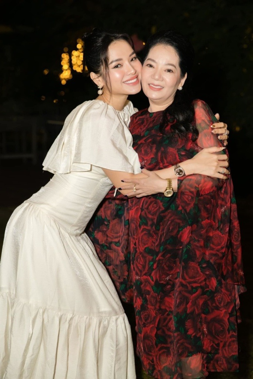 Thiên An nhờ tới pháp luật, Hương Tràm sau 3 năm du học, MC Hoài An chi núi tiền mua túi - Ảnh 5. Thiên An nhờ tới pháp luật, Hương Tràm sau 3 năm du học, MC Hoài An chi núi tiền mua túi - Ảnh 5.