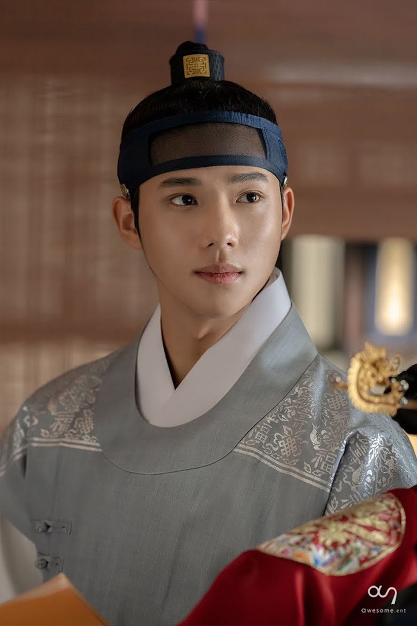 Moon Sang Min tiết lộ về "bức ảnh phòng ngủ" với nữ thần Han So Hee - Ảnh 2. Moon Sang Min tiết lộ về "bức ảnh phòng ngủ" với nữ thần Han So Hee - Ảnh 2.