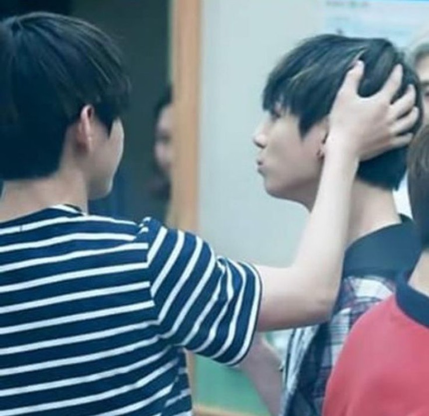 Thói quen đốn tim fan của V BTS dành cho Jungkook - Ảnh 5.