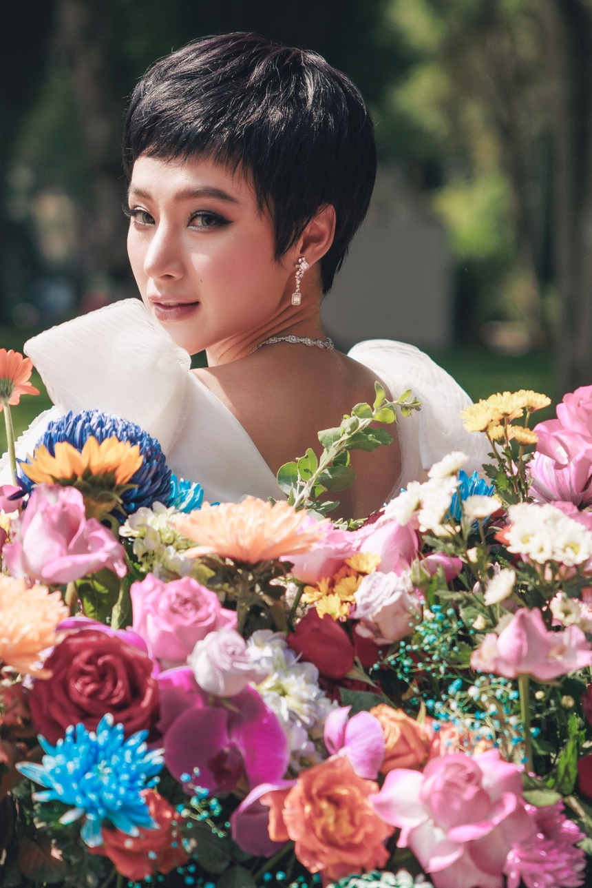 Angela Phương Trinh cắt tóc, nhìn lại tưởng Hiền Hồ - Ảnh 14. Angela Phương Trinh cắt tóc, nhìn lại tưởng Hiền Hồ - Ảnh 14.