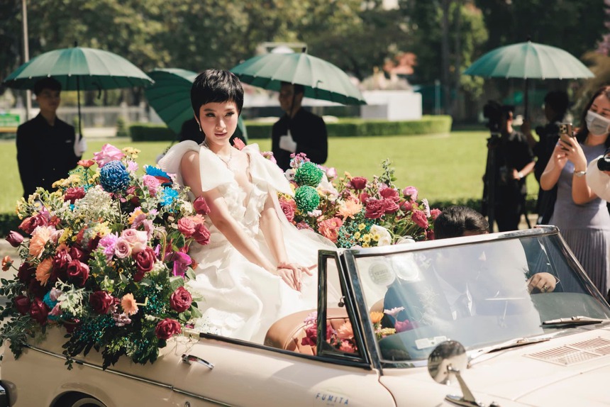 Angela Phương Trinh cắt tóc, nhìn lại tưởng Hiền Hồ - Ảnh 4. Angela Phương Trinh cắt tóc, nhìn lại tưởng Hiền Hồ - Ảnh 4.