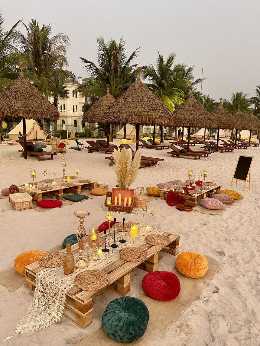 Lần đầu tiên tại Hà Nội xuất hiện trải nghiệm Glamping kỳ thú bên bờ biển - Ảnh 1.