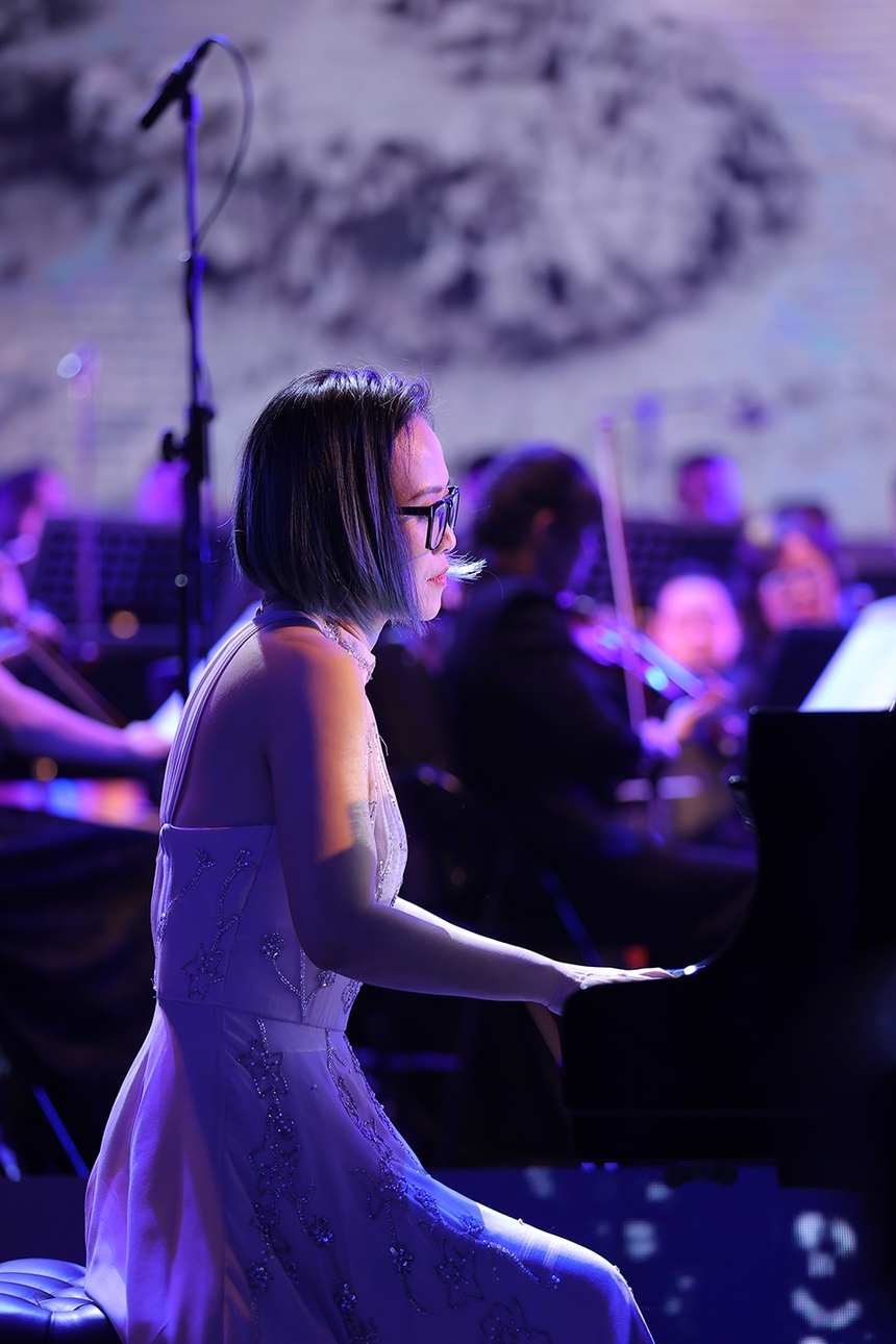 Xúc động đêm nhạc tưởng nhớ nhạc sĩ Phú Quang - Ảnh 7. Xúc động đêm nhạc tưởng nhớ nhạc sĩ Phú Quang - Ảnh 7.