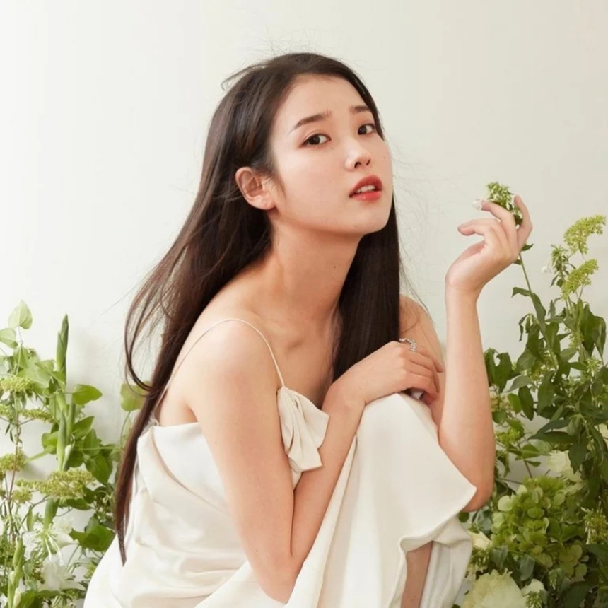 IU hát mừng đám cưới bạn thân Jiyeon T-ara - Ảnh 1.