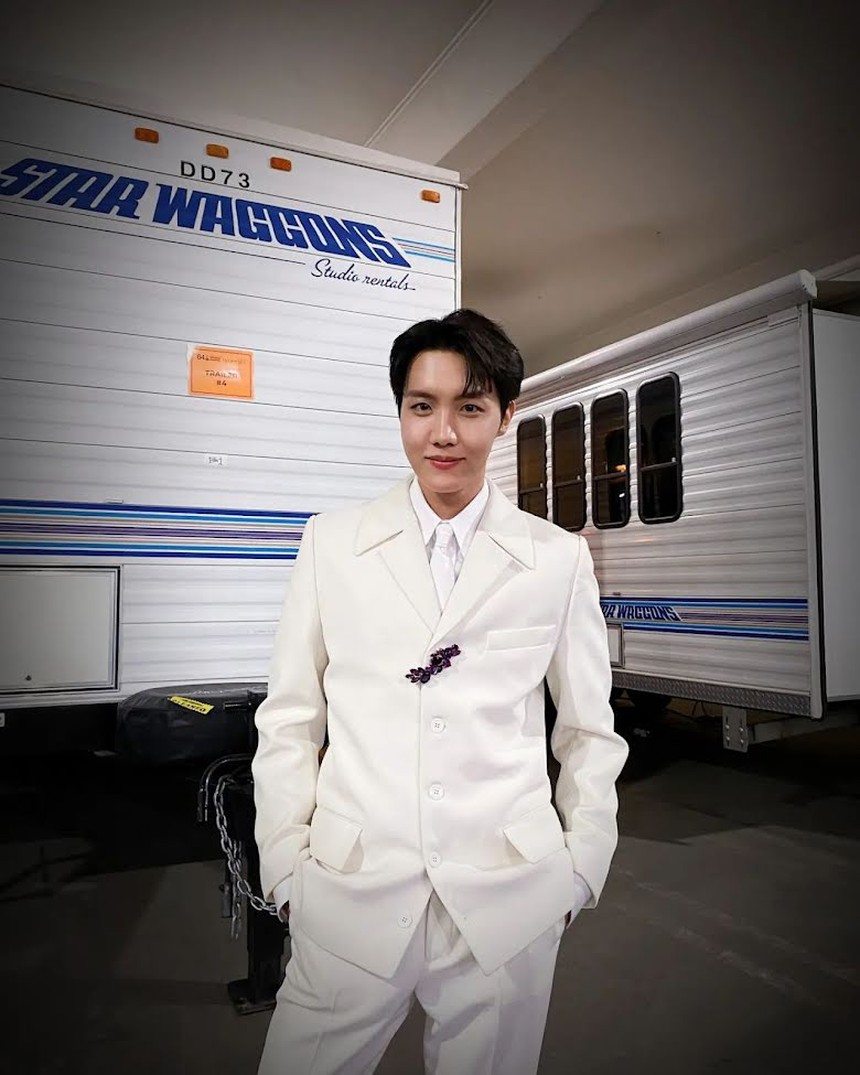 Báo giới vào cuộc sau khi ARMY tố HYBE ngược đãi J-Hope BTS - Ảnh 1. Báo giới vào cuộc sau khi ARMY tố HYBE ngược đãi J-Hope BTS - Ảnh 1.