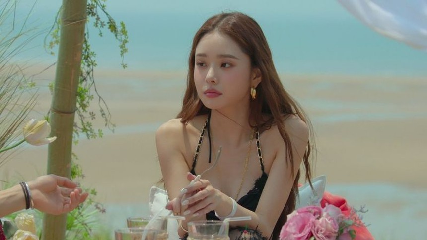 Mỹ nhân gây bão 'Địa ngục độc thân' hiện ra sao sau 1 năm bị tẩy chay vì xài hàng fake? - Ảnh 3.