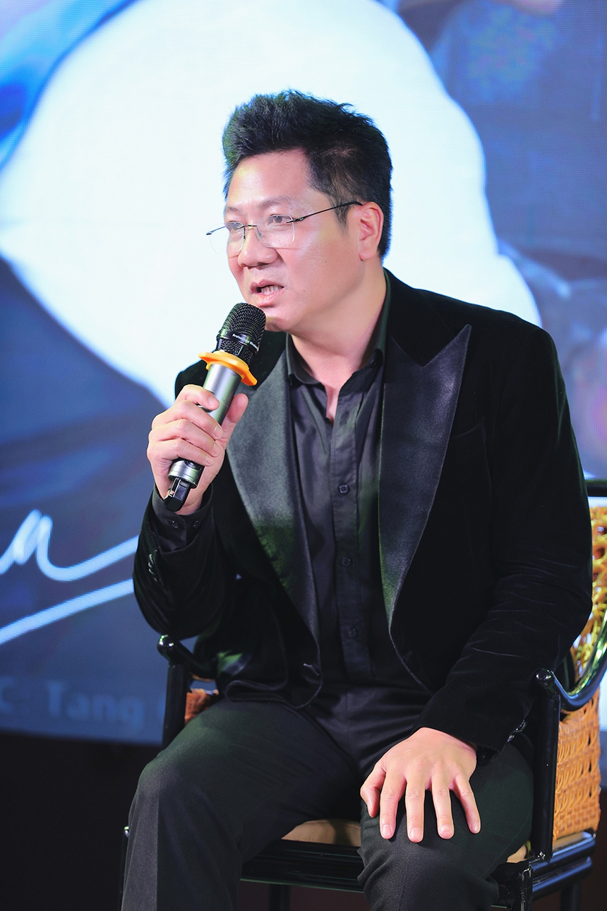 NSND Quốc Hưng: Giọng bass hàng đầu Việt Nam say đắm với những bản nhạc tình - Ảnh 7.