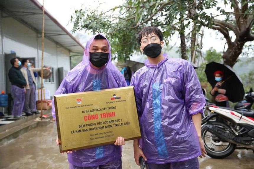 Độ Mixi tổng kết tiền ủng hộ xây trường từ donate, con số khủng lên đến 2 tỷ! - Ảnh 1. Độ Mixi tổng kết tiền ủng hộ xây trường từ donate, con số khủng lên đến 2 tỷ! - Ảnh 1.