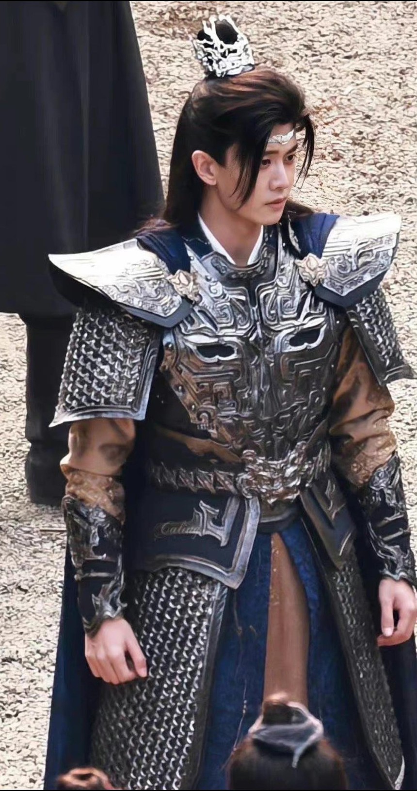 'Vỡ mộng' toàn tập với dàn mỹ nam cổ trang gần đây: Ốm yếu như bị quần áo 'nuốt chửng', nét mặt lờ đờ đến ngán ngẩm - Ảnh 2.