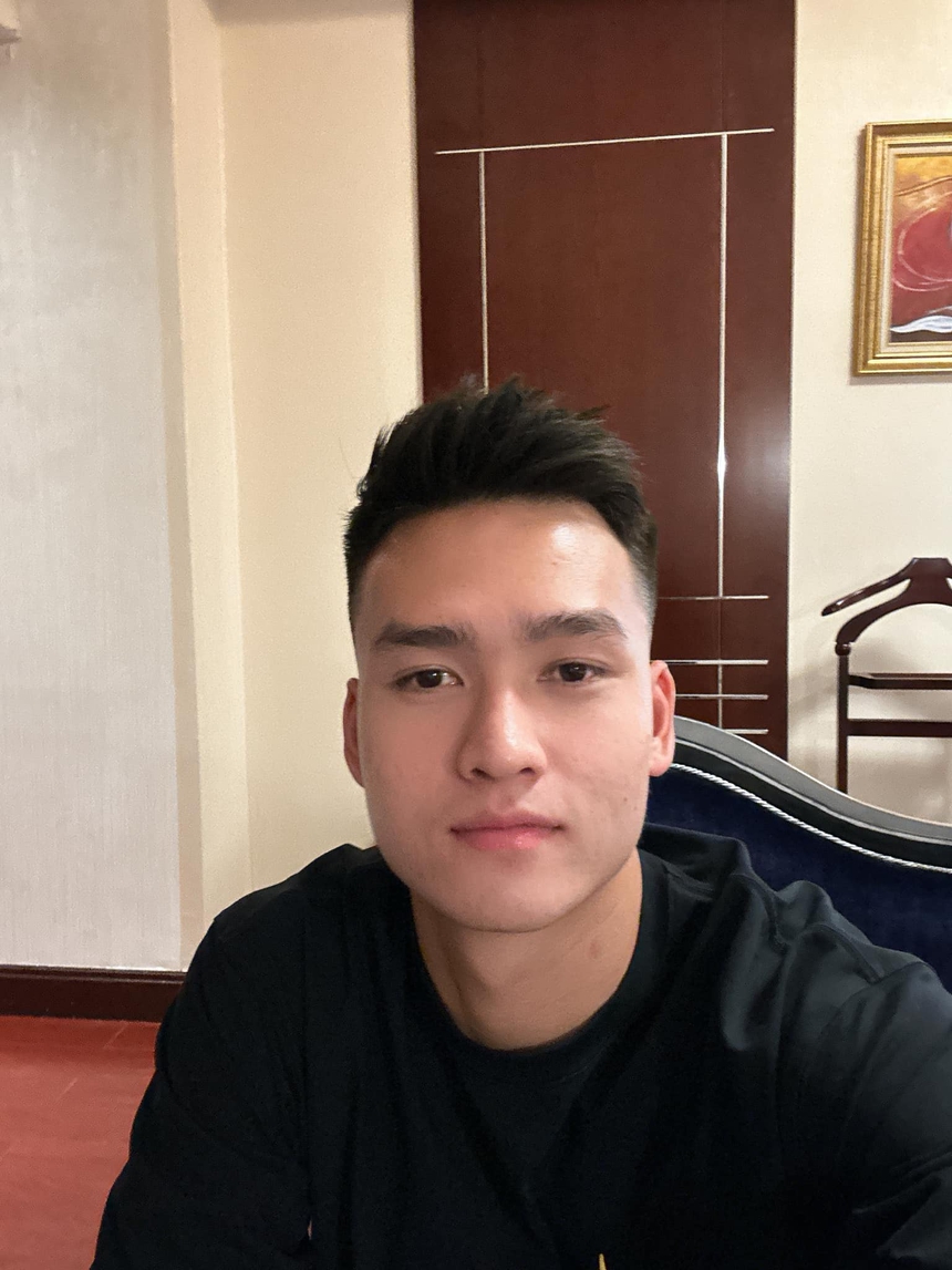 Hội tuyển thủ đón năm mới: Đình Trọng khoe giấy chứng nhận kết hôn, Văn Lâm gọi video cùng gia đình - Ảnh 9.