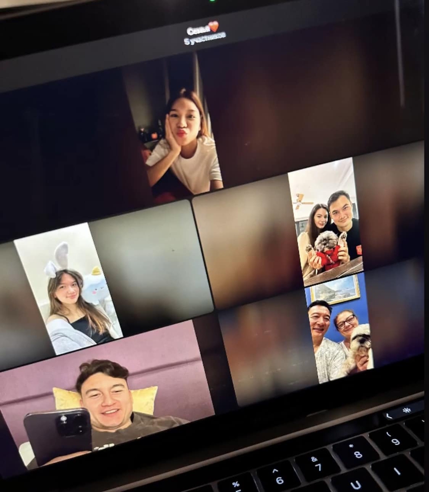 Hội tuyển thủ đón năm mới: Đình Trọng khoe giấy chứng nhận kết hôn, Văn Lâm gọi video cùng gia đình - Ảnh 3.