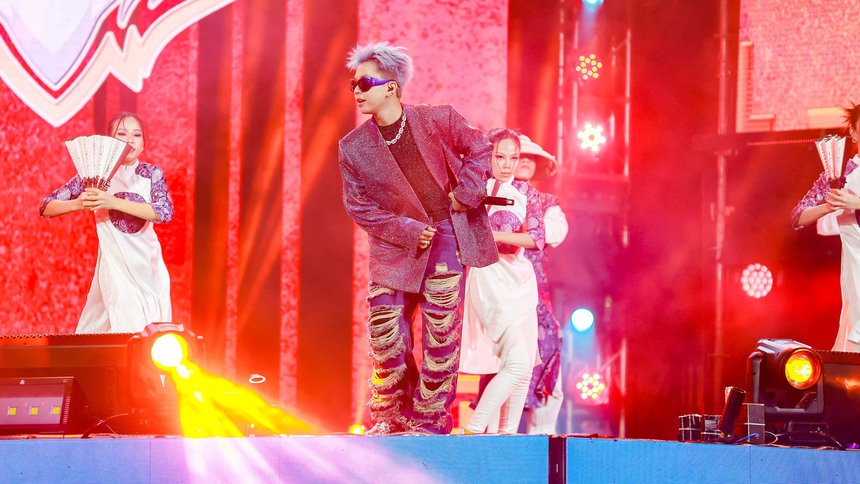 Mỹ Tâm gây choáng ngợp với thần thái "Nữ hoàng", Thùy Tiên biến sân khấu countdown thành sàn catwalk cực hot - Ảnh 7.