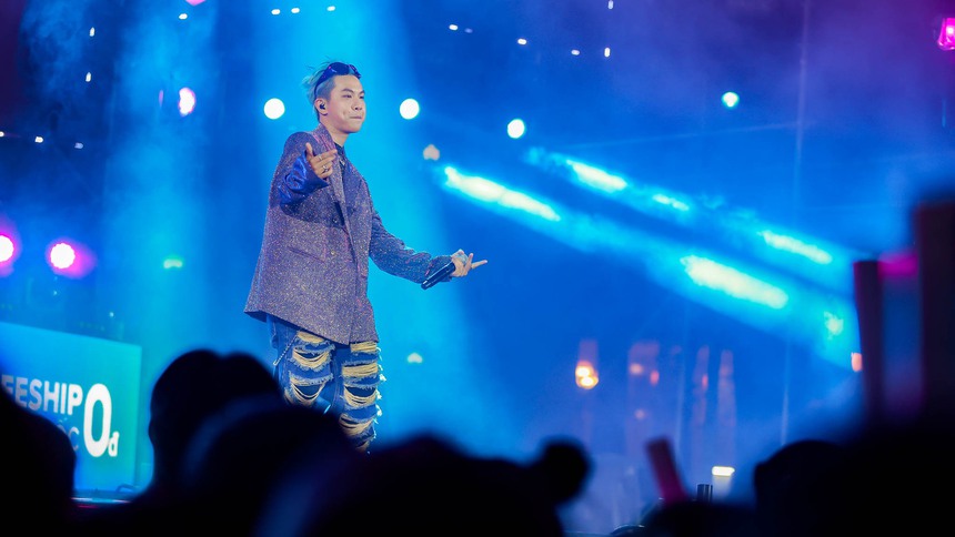 Mỹ Tâm gây choáng ngợp với thần thái "Nữ hoàng", Thùy Tiên biến sân khấu countdown thành sàn catwalk cực hot - Ảnh 8.