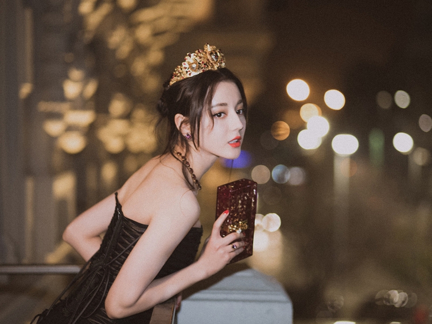 (TIN CHỦ NHẬT) Kết thúc với Louis Vuitton, Địch Lệ Nhiệt Ba sẽ thành 'nàng thơ' của Dior - Ảnh 1.