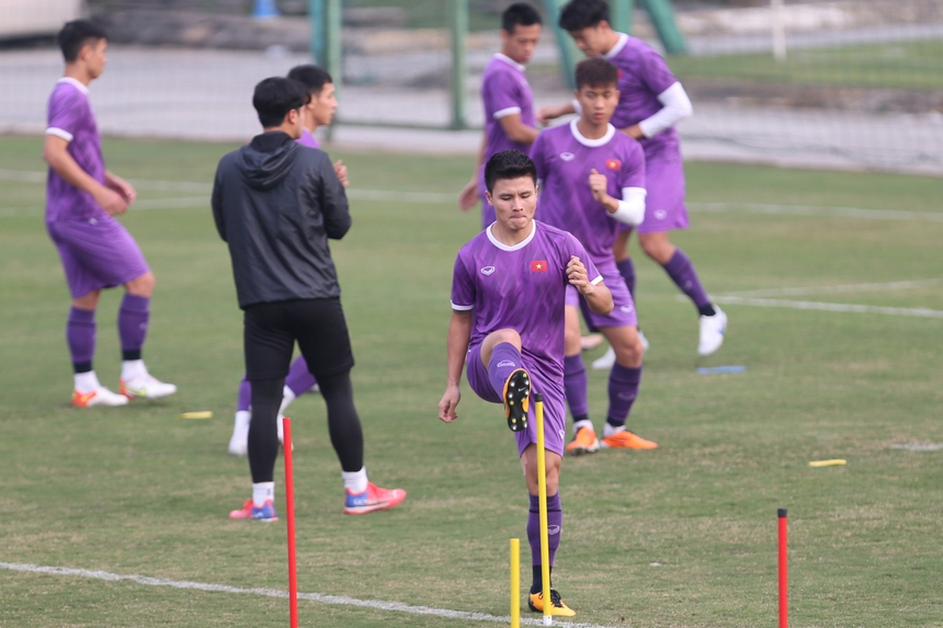 HLV Park Hang-seo ân cần với các học trò trong buổi tập đầu tiên của năm 2023 - Ảnh 5.