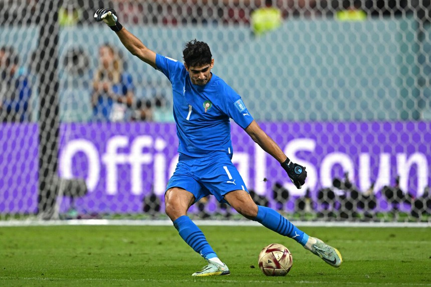 MU muốn chiêu mộ thủ môn Yassine Bounou