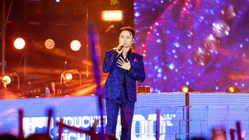 Mỹ Tâm gây choáng ngợp với thần thái "Nữ hoàng", Thùy Tiên biến sân khấu countdown thành sàn catwalk cực hot - Ảnh 11.