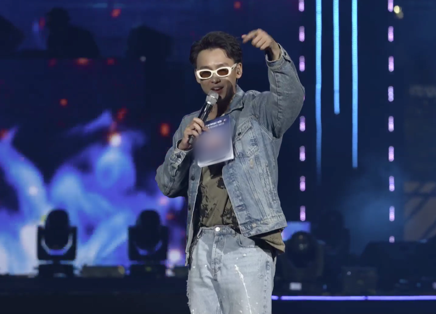 CL (2NE1) nhảy cực sung, tái hiện hit 'I am the best' ở countdown phố đi bộ cùng Tóc Tiên, Hoàng Thùy Linh - Ảnh 7. CL (2NE1) nhảy cực sung, tái hiện hit 'I am the best' ở countdown phố đi bộ cùng Tóc Tiên, Hoàng Thùy Linh - Ảnh 7.