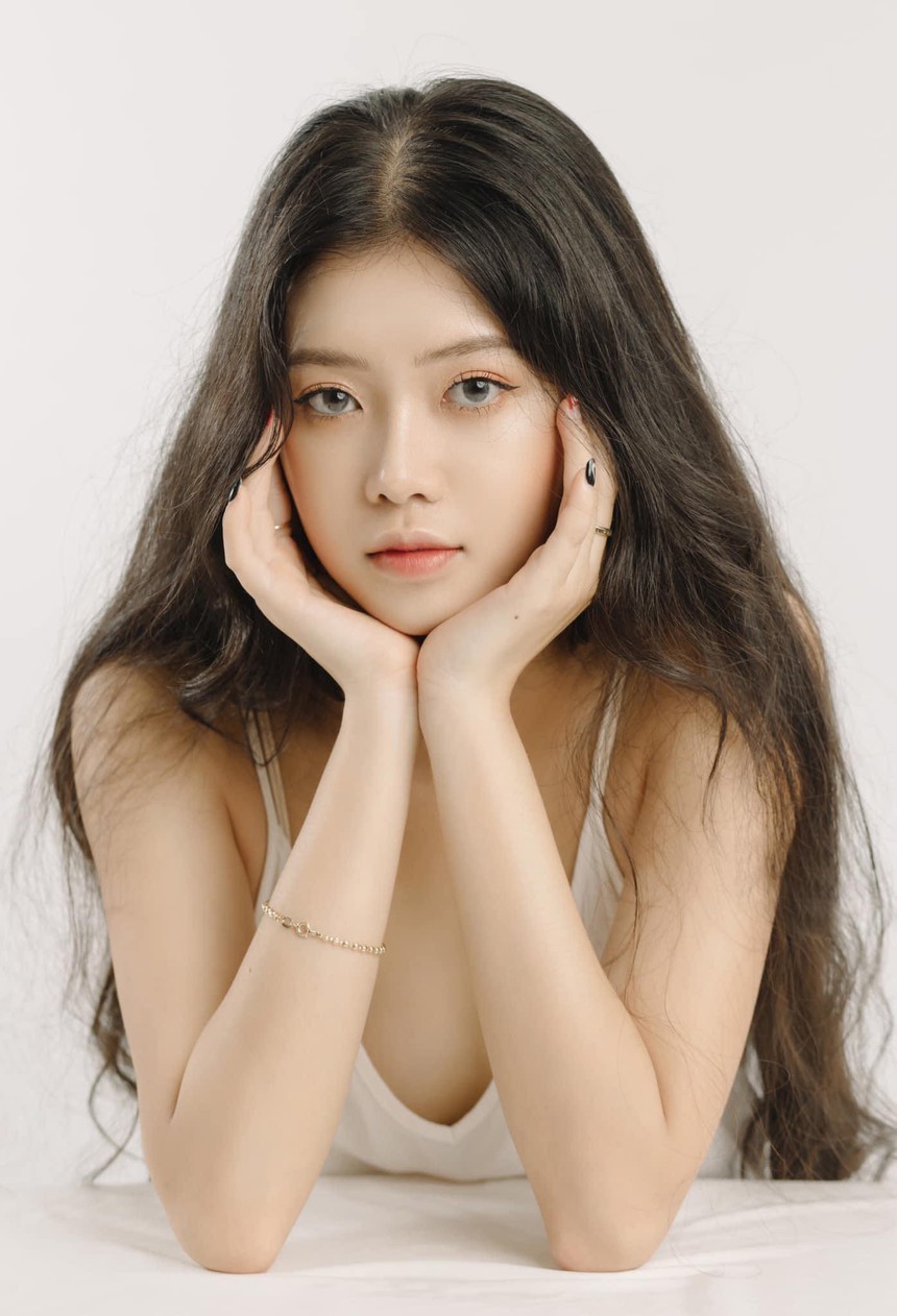 Cô giáo Tiểu học gây sốt trên TikTok với loạt clip triệu view: Style đi dạy đã đỉnh, nhan sắc sau lớp khẩu trang còn mê mẩn hơn! - Ảnh 3.