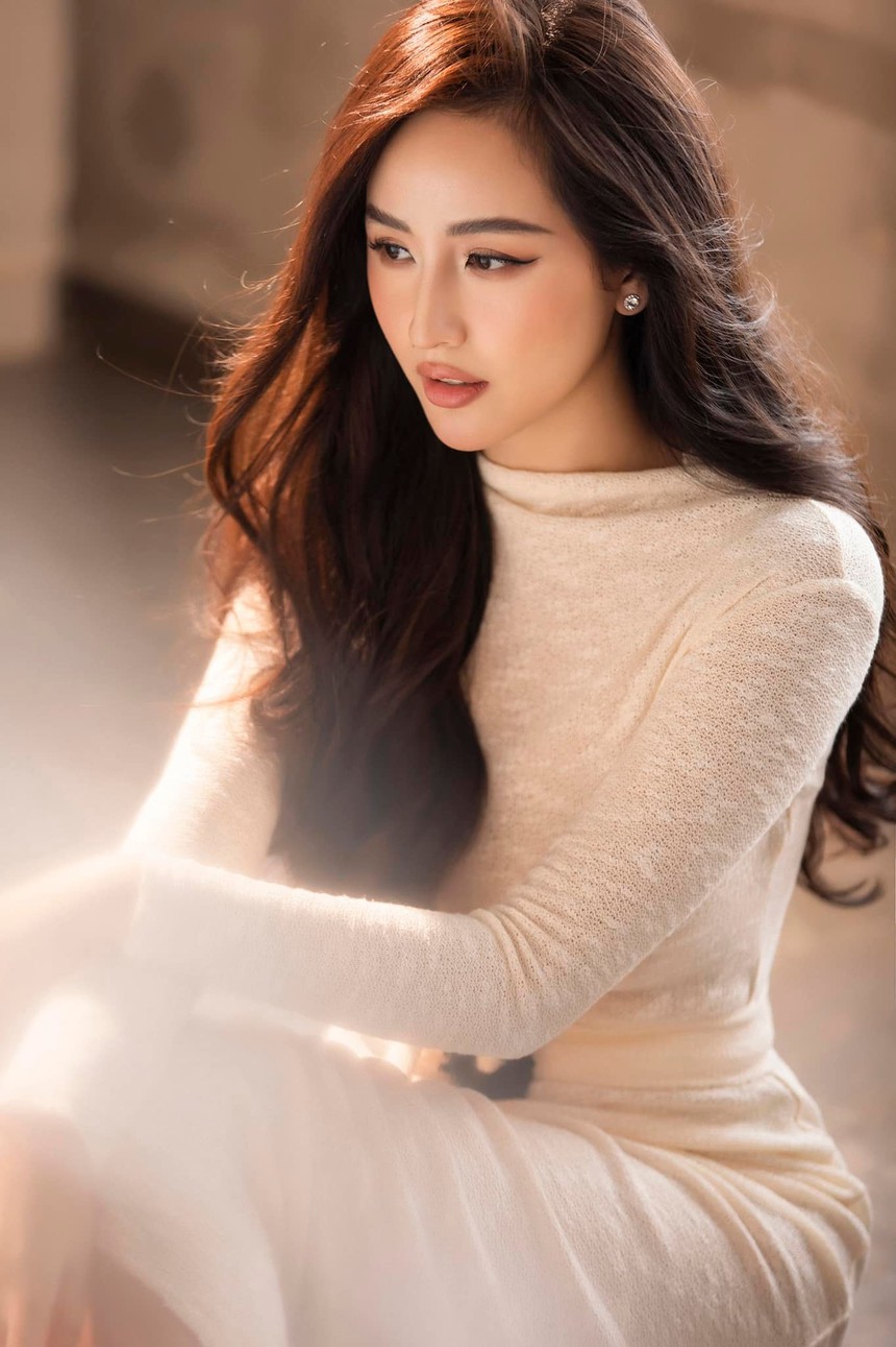 Nhan sắc Mai Phương Thuý tuổi 35: Hở bạo khoe vóc dáng gợi cảm, thay đổi 1 điểm "hack" độ trẻ trung - Ảnh 11.